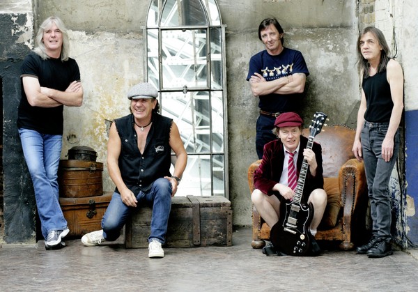 Insgesamt fünf Alben in den Top 100 - AC/DC: "Black Ice" von null auf die Eins in den deutschen Charts 